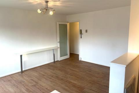 2 bedroom apartment to rent, Bramhall Lane, Davenport