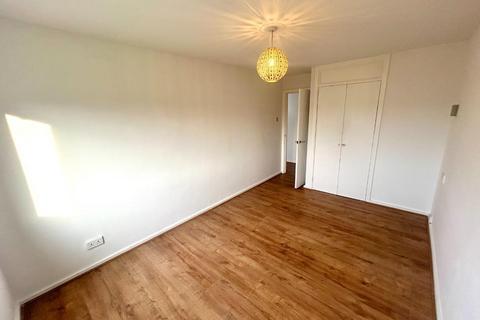 2 bedroom apartment to rent, Bramhall Lane, Davenport