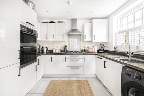 32 Bicton Close, Bicester, OX26 1FP