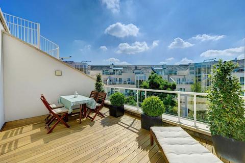 2 bedroom flat to rent, Carlyle Court, London SW10