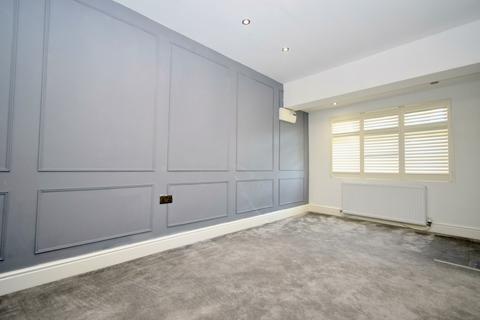 5 Bovinger Road, Leicester, LE5 0TX