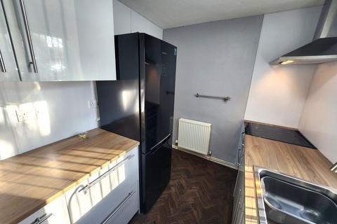 2 bedroom ground floor flat to rent, Newton Gardens, Birmingham B43