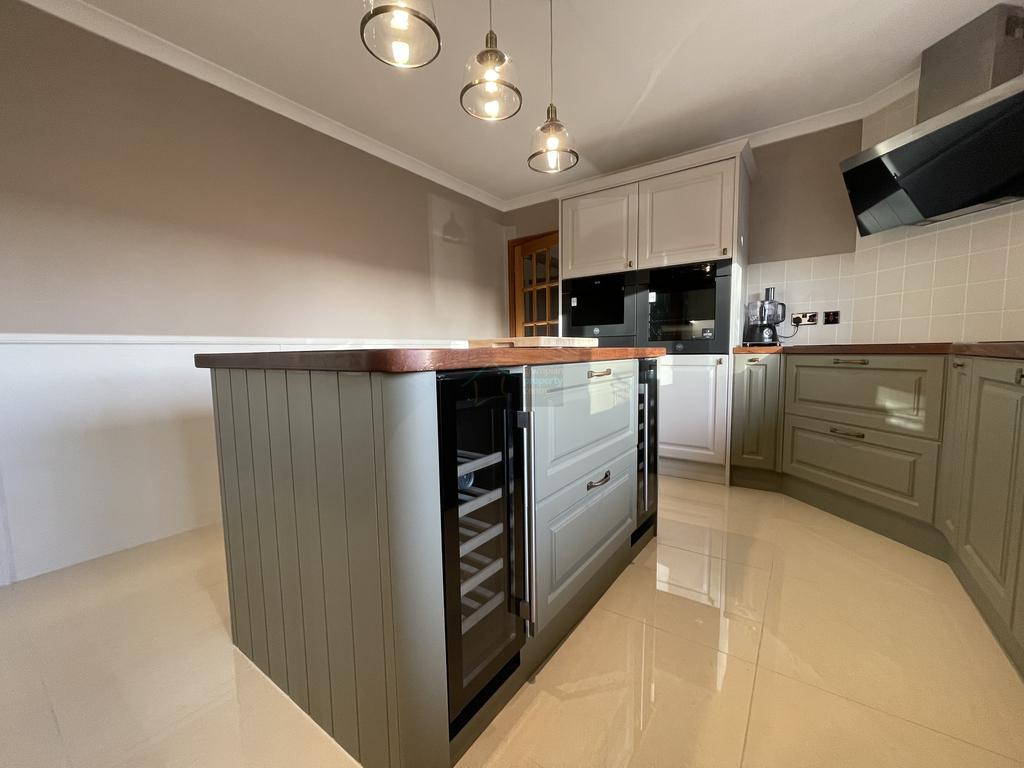 Kitchen c.JPG