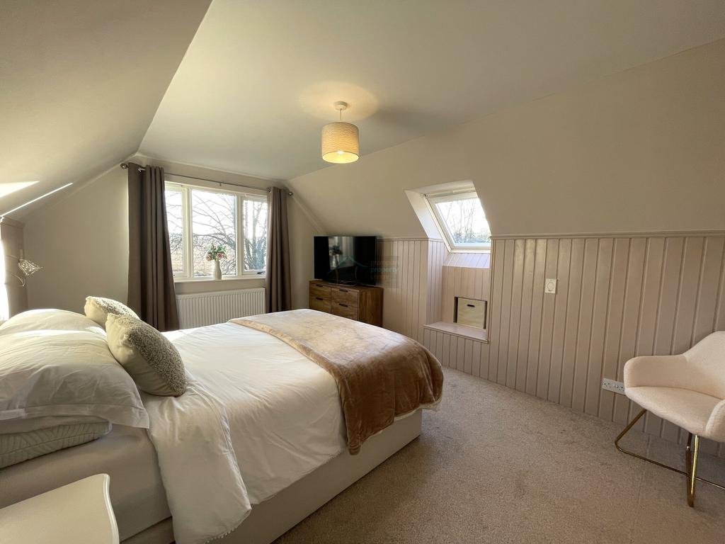 Master Bedroom a.JPG