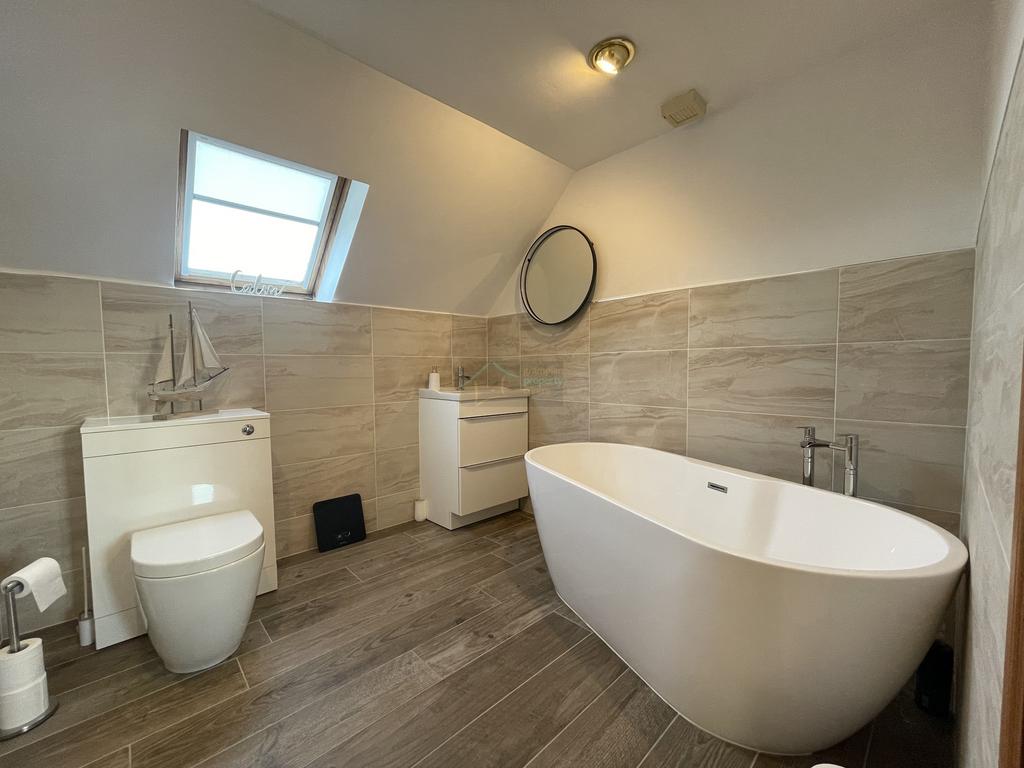 Family Bathroom.JPG