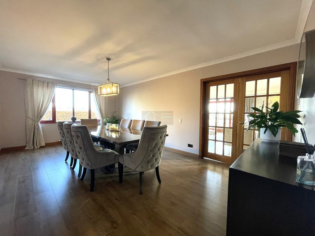 Dining Room b.JPG