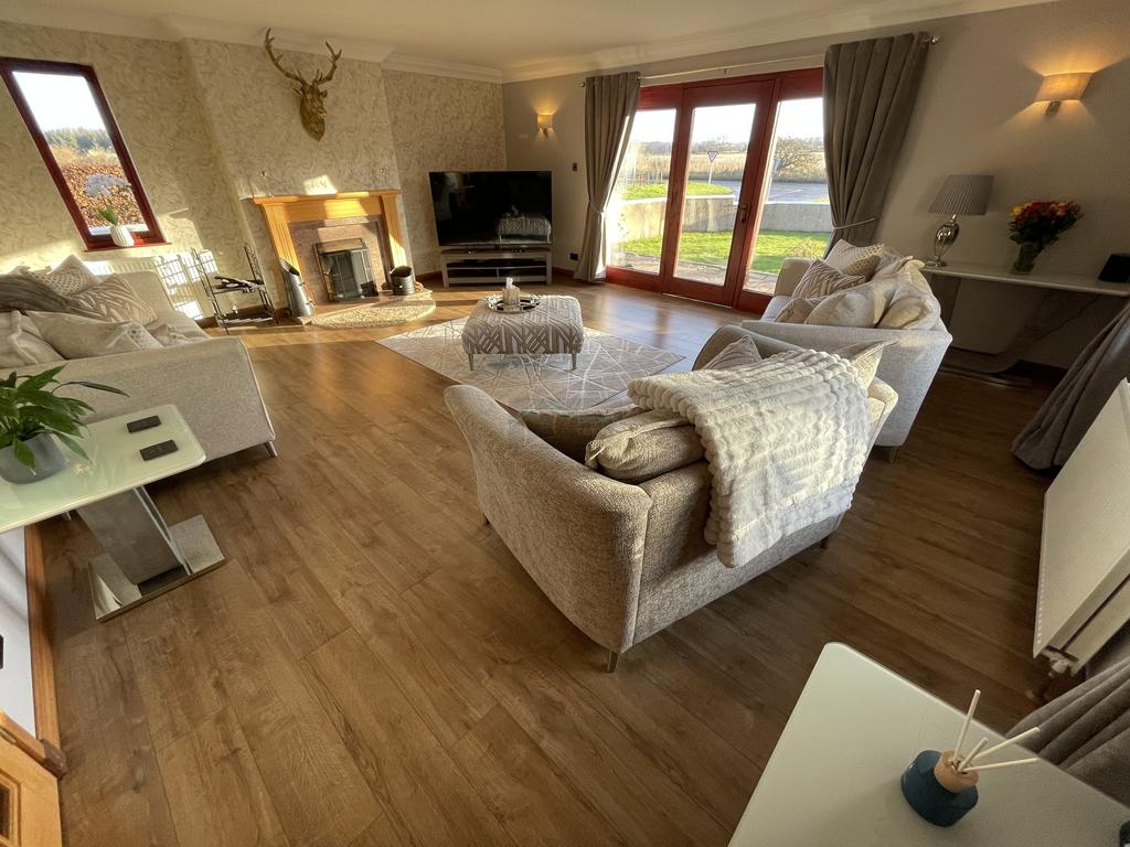 Lounge a.JPG