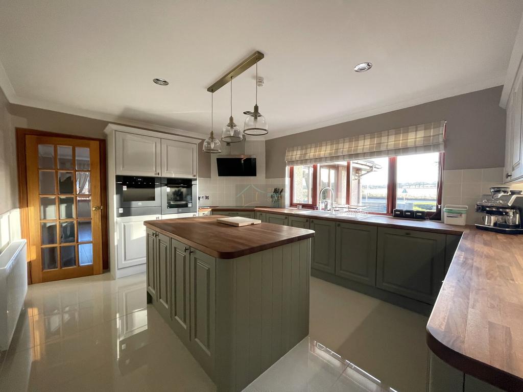 Kitchen b.JPG