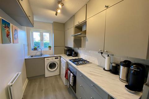 2 bedroom flat for sale, Stunning 2 Bedroom Flat in Belgrave Close NW7