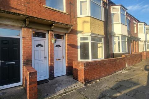 2 bedroom flat to rent, Richmond Road, South Shields