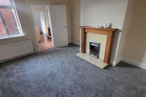 2 bedroom flat to rent, Richmond Road, South Shields