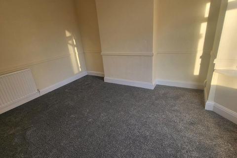 2 bedroom flat to rent, Richmond Road, South Shields