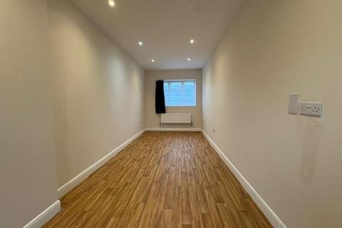 5 bedroom end of terrace house to rent, Bedfont Close,  Feltham,  TW14