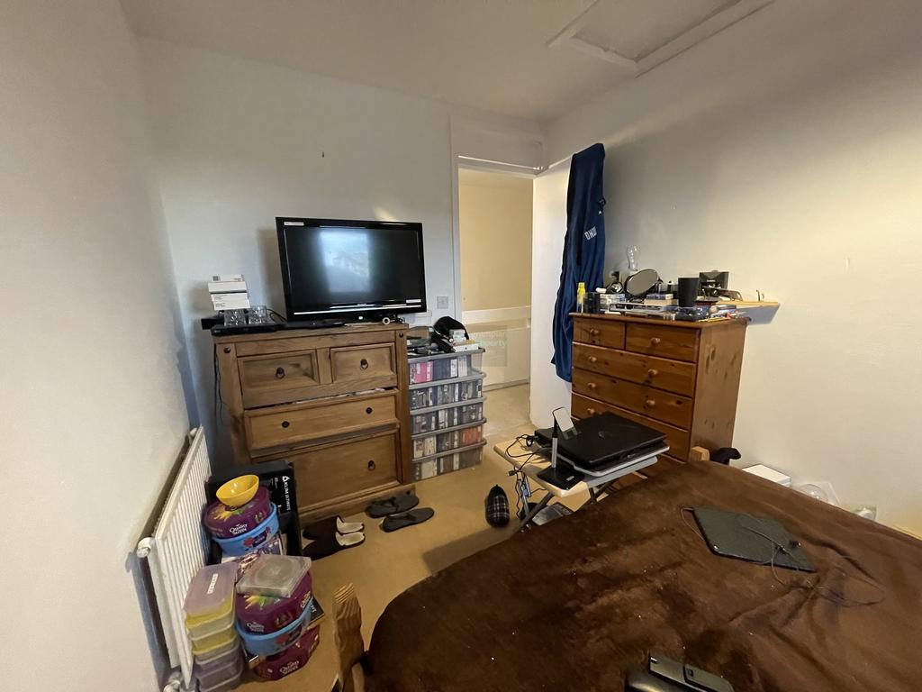 Bedroom 3b.JPG