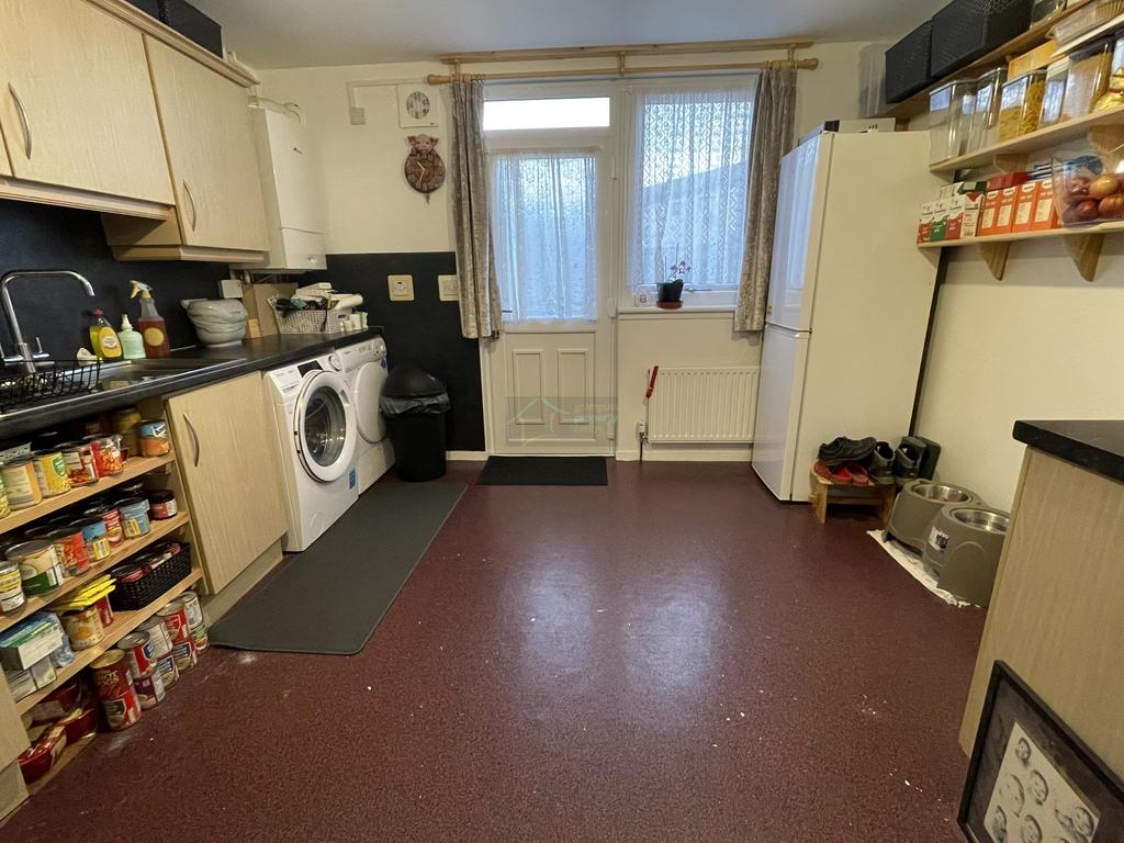 Kitchen b.JPG