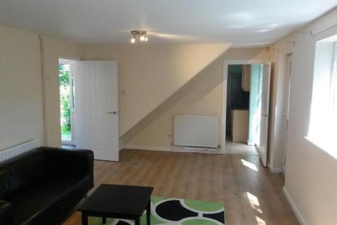 2 bedroom terraced house to rent, West Hill Avenue, Leeds LS7