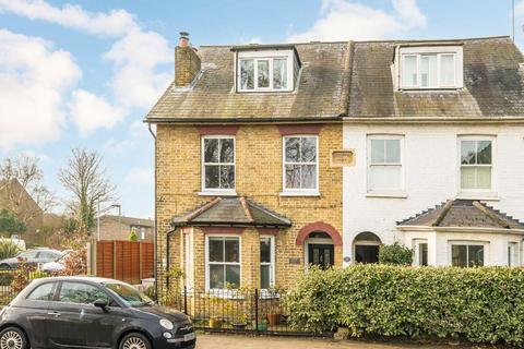 2 bedroom flat to rent, Green Street, Sunbury-On-Thames TW16