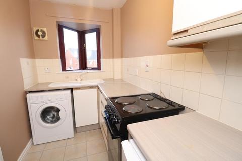 2 bedroom flat to rent, Roker Lane, Pudsey, West Yorkshire, UK, LS28