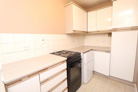 2 bedroom flat to rent, Roker Lane, Pudsey, West Yorkshire, UK, LS28