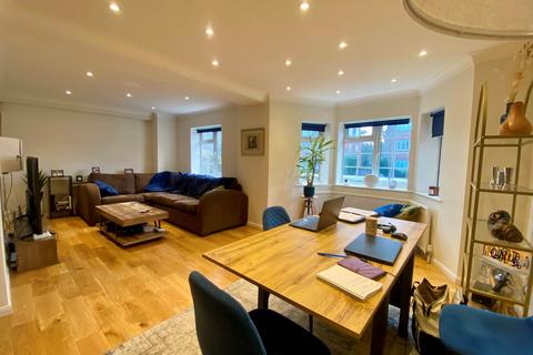 35a Craigmount, Radlett, WD7 7LW