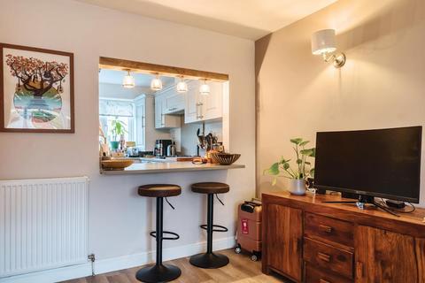 3 bedroom terraced house to rent, Newland,  Witney,  OX28