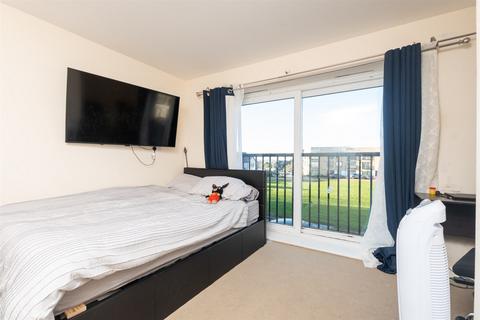 3 bedroom townhouse for sale, Southfields Green, Gravesend, Kent