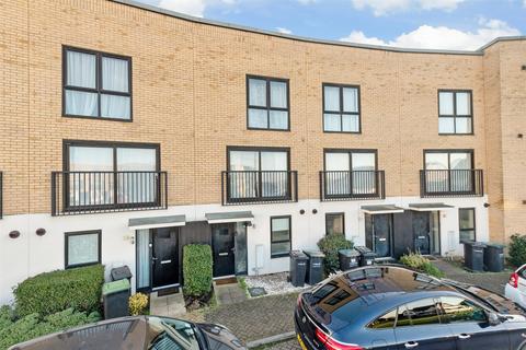 3 bedroom townhouse for sale, Southfields Green, Gravesend, Kent