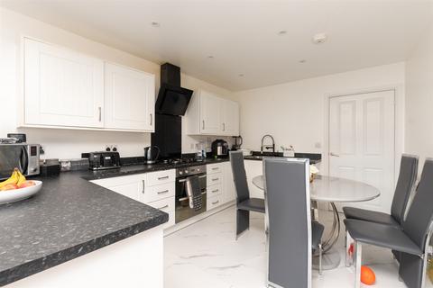 3 bedroom townhouse for sale, Southfields Green, Gravesend, Kent