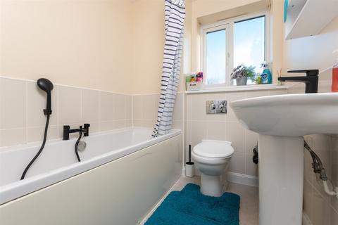 14 Southfields Green, Gravesend, DA11 7AD