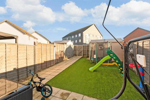 14 Southfields Green, Gravesend, DA11 7AD