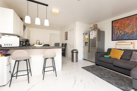 14 Southfields Green, Gravesend, DA11 7AD
