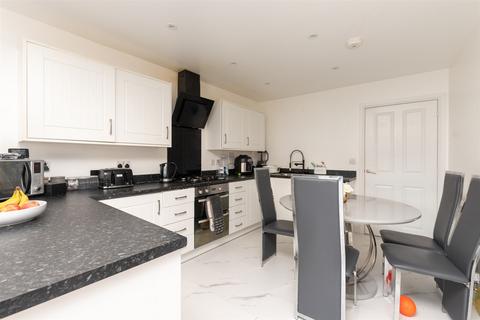 14 Southfields Green, Gravesend, DA11 7AD
