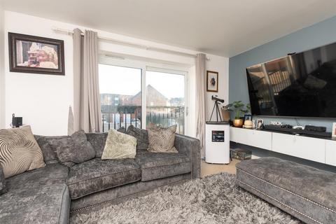 14 Southfields Green, Gravesend, DA11 7AD