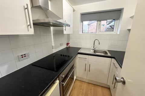 Studio to rent, Brackenwood Mews, Wilmslow