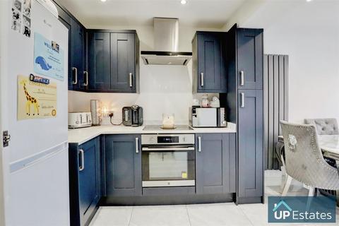 14 Aintree Close, Bedworth, CV12 8TQ