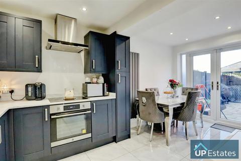 14 Aintree Close, Bedworth, CV12 8TQ