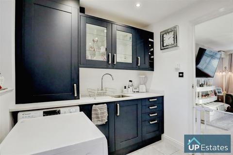 14 Aintree Close, Bedworth, CV12 8TQ