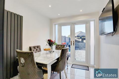 14 Aintree Close, Bedworth, CV12 8TQ