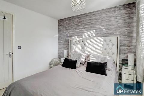 14 Aintree Close, Bedworth, CV12 8TQ