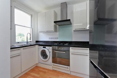 2 bedroom house to rent, SAavernake Road, London