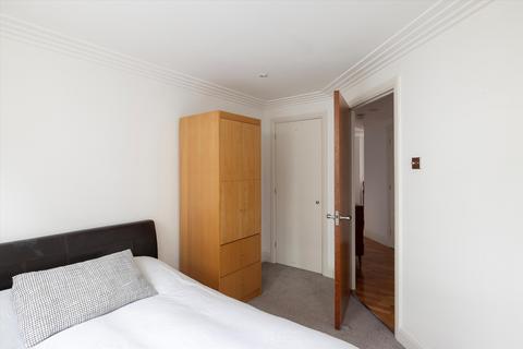 1 bedroom flat for sale, Exchange Court, London, WC2R