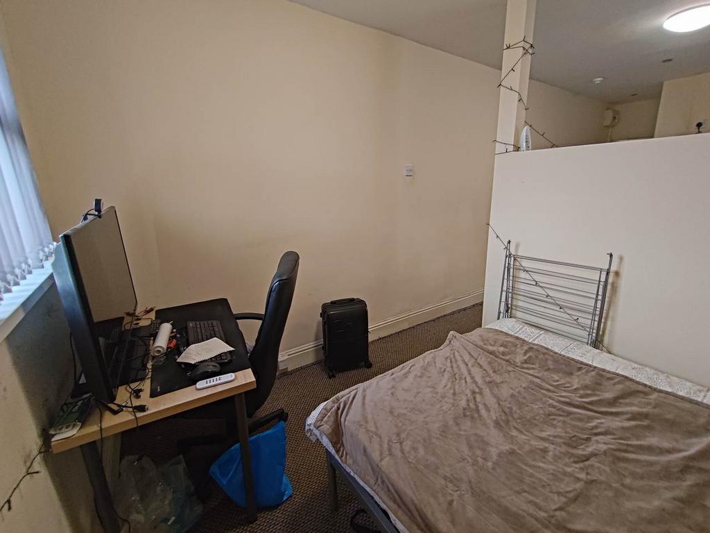 Bedroom (2)