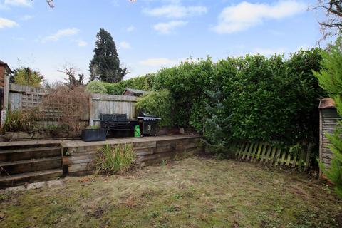 38 Minchin Close, Leatherhead, KT22 8BH