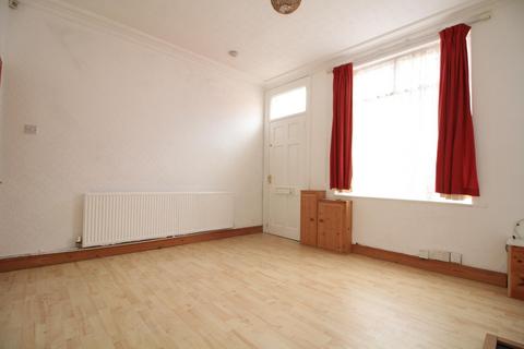 3 bedroom terraced house to rent, Latham Street, Bulwell, Nottingham, NG6