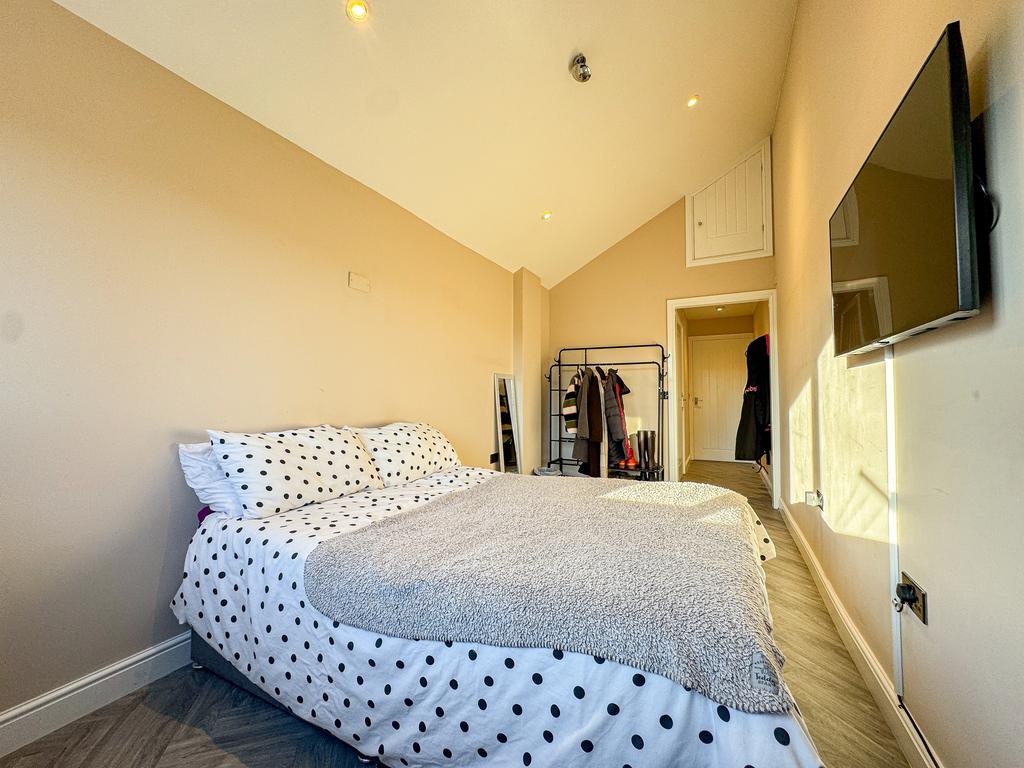 Bed 4 (2)
