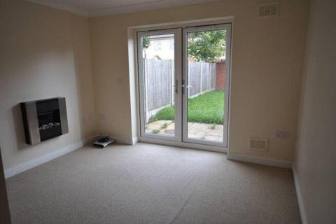 2 bedroom terraced house to rent, Trent View, Burton-on-Trent, Staffordshire, DE15