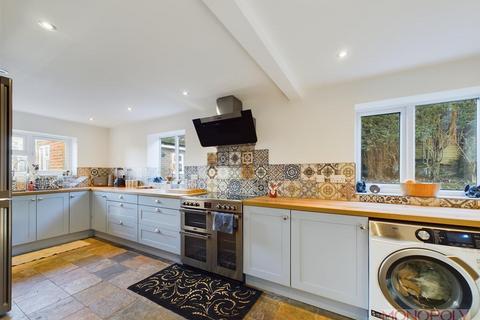 4 bedroom detached house for sale, Kingsmills Road, Wrexham