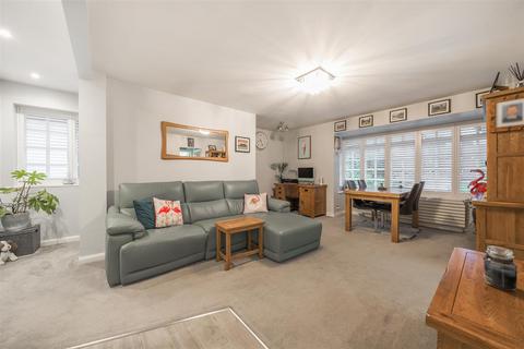 1 bedroom maisonette for sale, Ashley Court, West Street, Carshalton