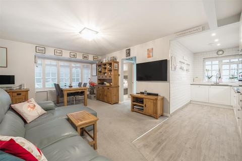 1 bedroom maisonette for sale, Ashley Court, West Street, Carshalton