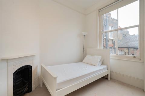 3 bedroom apartment to rent, London W8